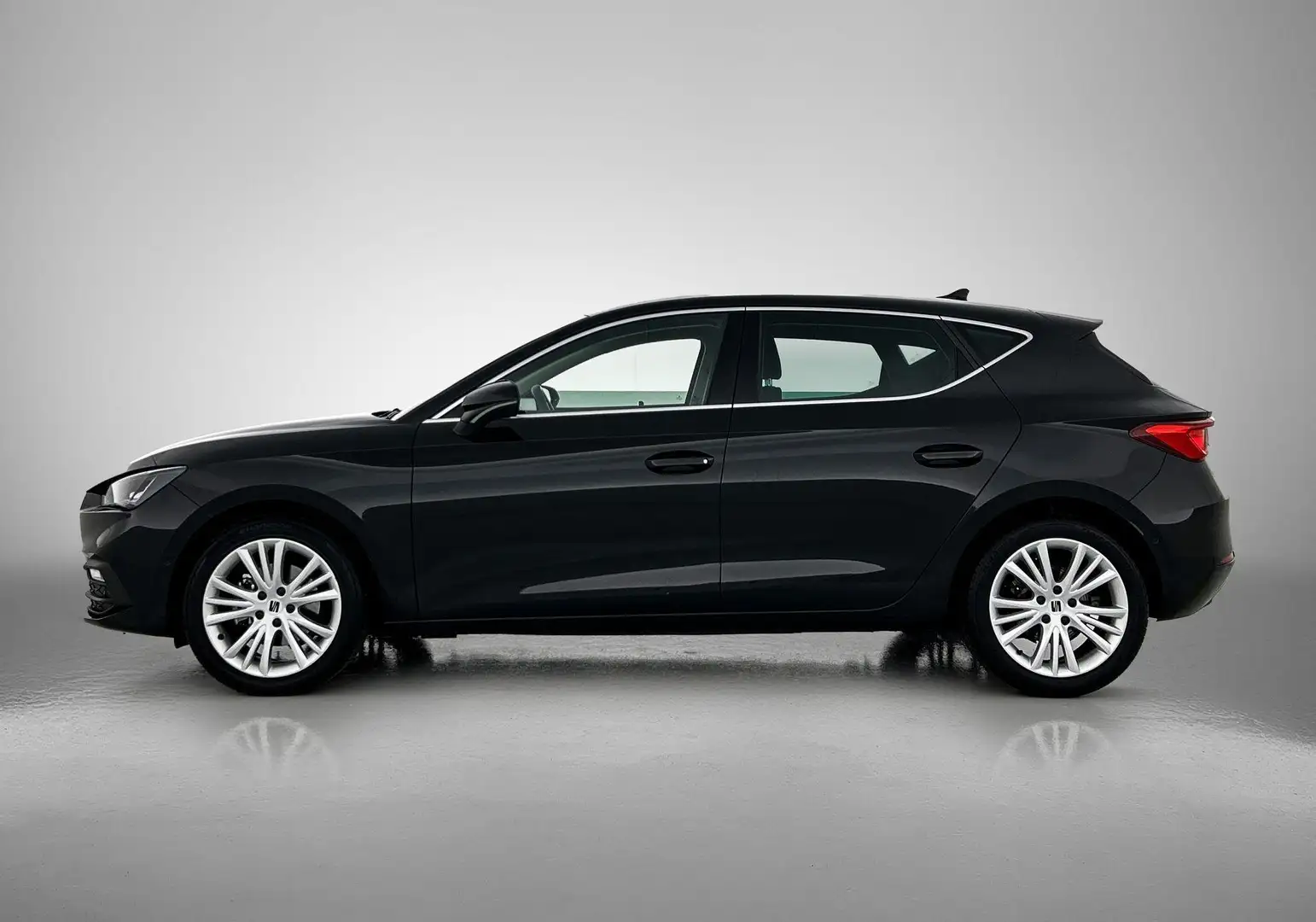 SEAT Leon 1.0 TSI Style Launch Edition | ACHTERUITRIJCAMERA Zwart - 2