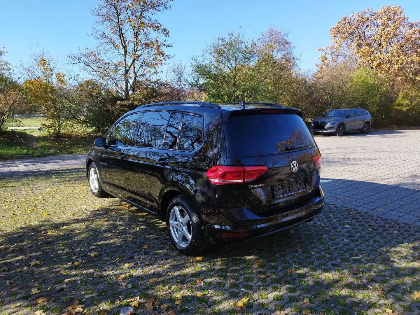 Volkswagen Touran Touran 1,6 TDI **Automatik** Schwarz - 1