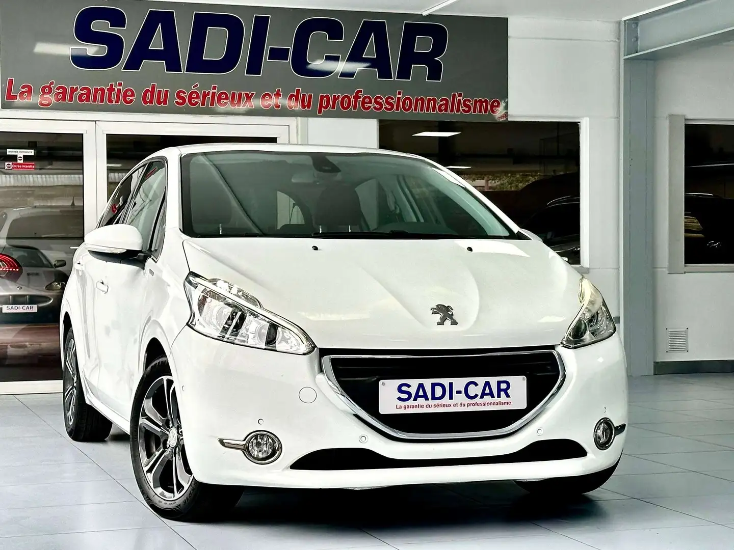 Peugeot 208 1.2i 82cv INTUITIVE - Allure 5p Wit - 1