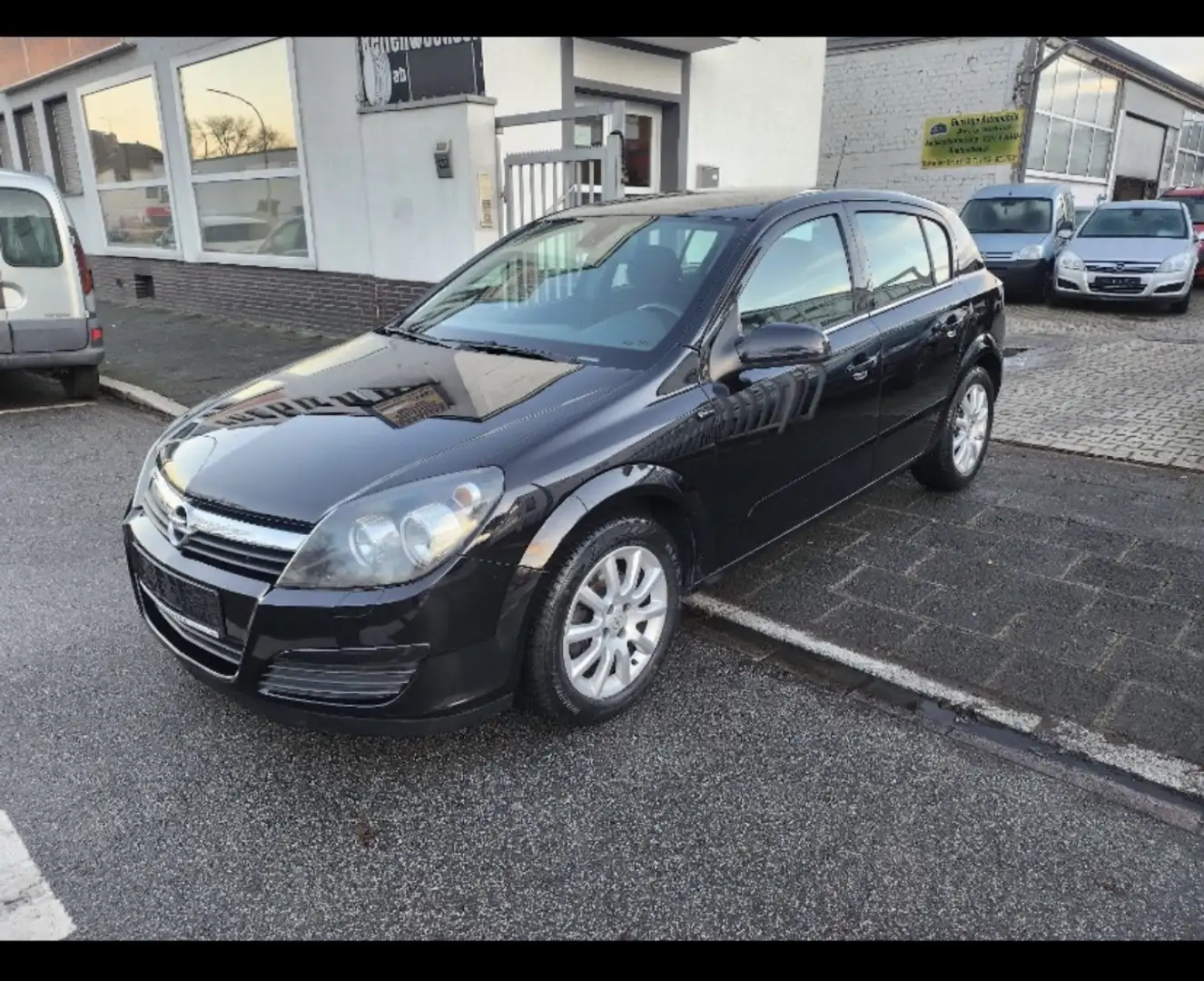 Opel Astra Elegance Schwarz - 1
