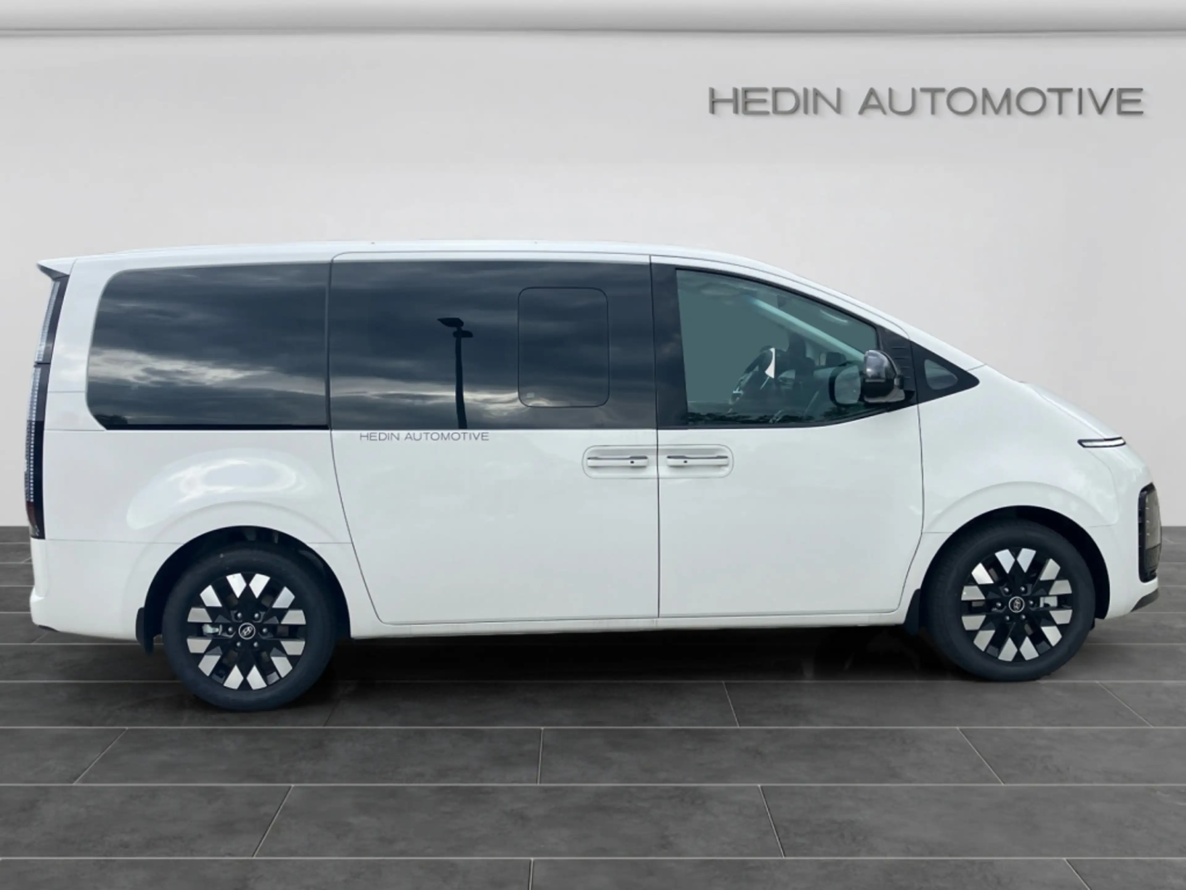 Hyundai STARIA HEV 7-S 1.6 T-GDI AT 2WD SIGNATURE+PANO — photo 7