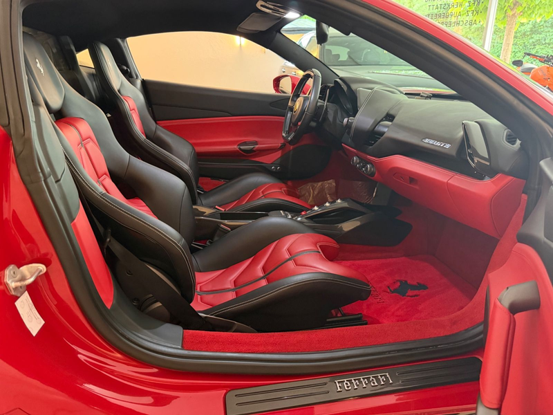 Ferrari 488 GTB Coupé DCT,Carbon-Paket 2 — photo 12