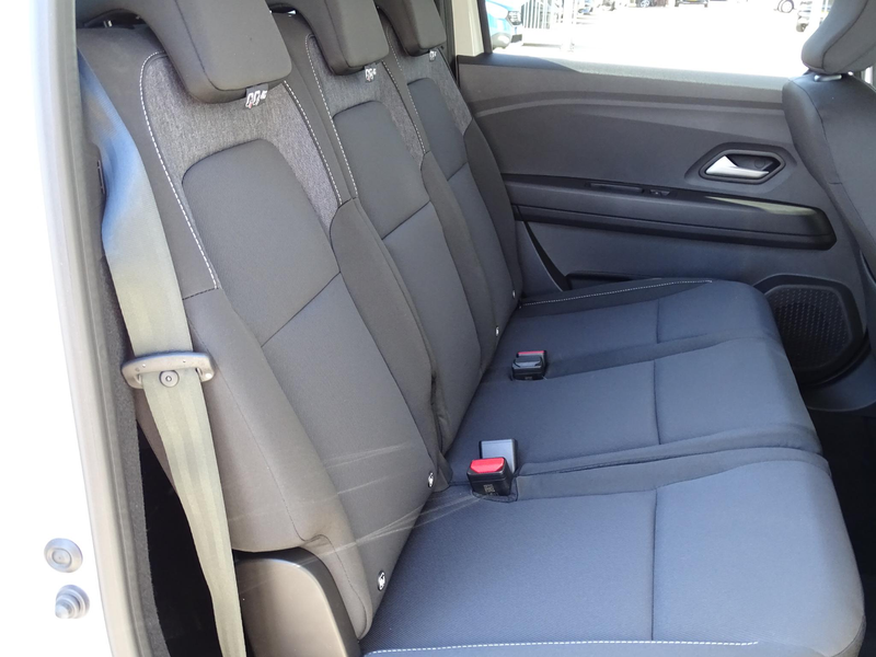 Dacia Jogger 1.0 TCe 110 expression 7p. PACK COMFORT / METALLIC — photo 31