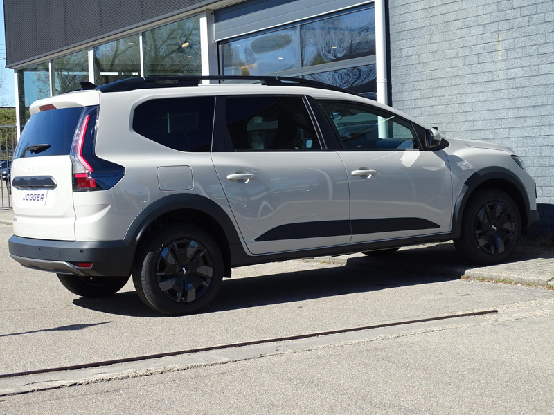 Dacia Jogger 1.0 TCe 110 expression 7p. PACK COMFORT / METALLIC — photo 2