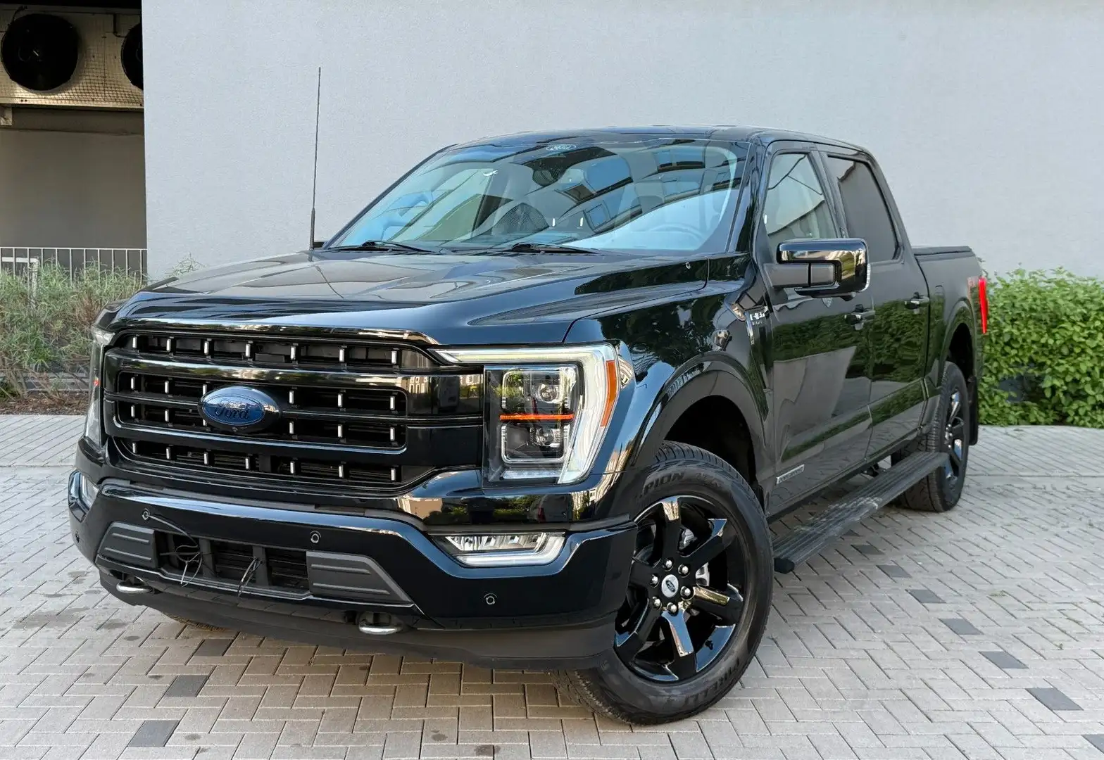 Ford F 150 3.5 4x4 Lariat*B&O* Navi*Hybrid*Powerboost Schwarz - 1