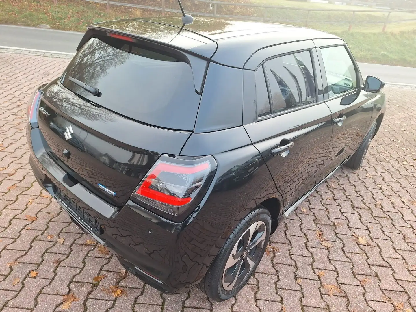 Suzuki Swift 1.2 HYBRID ALLGRIP MT Comfort+, MWSt Schwarz - 2