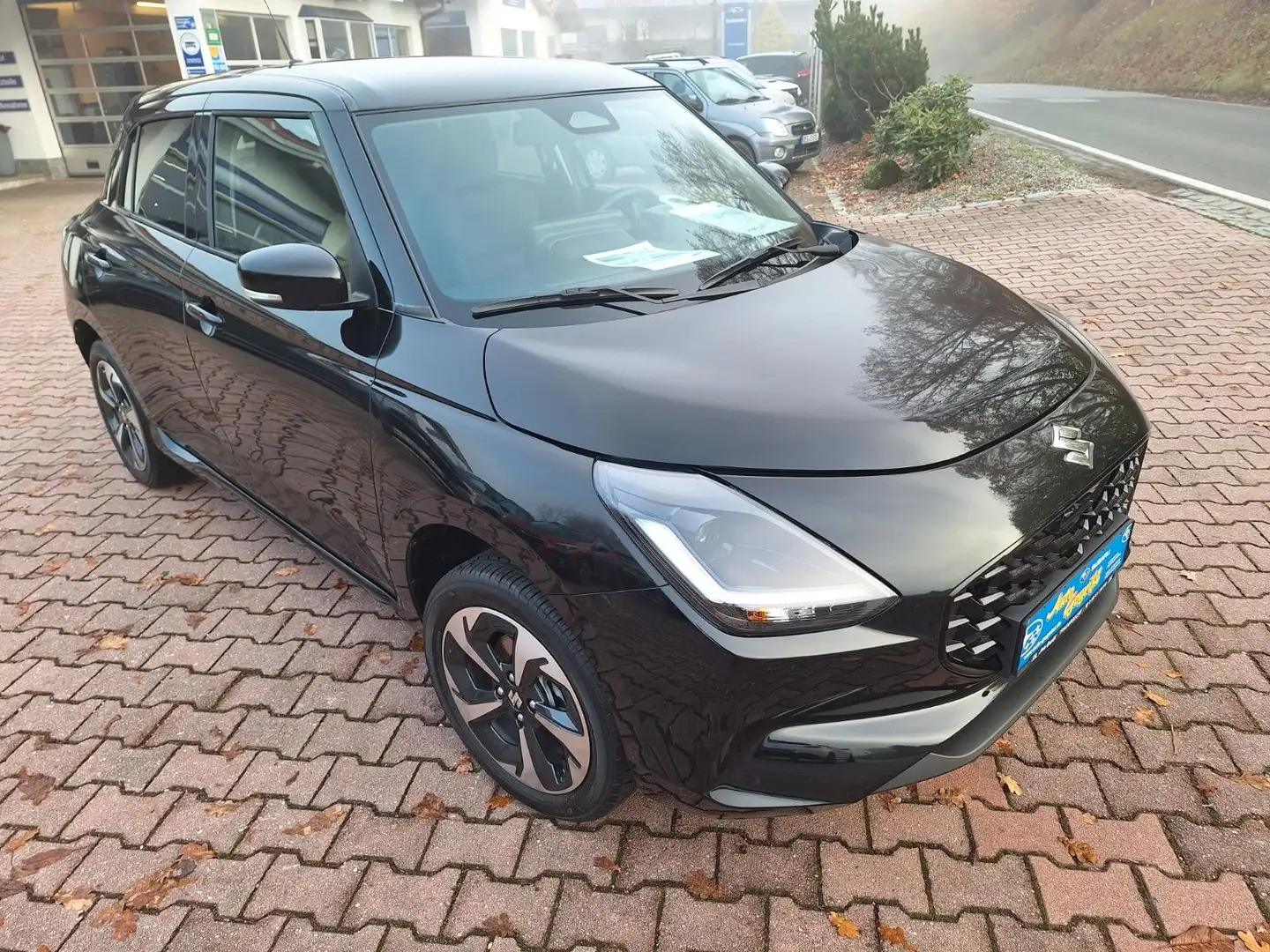 Suzuki Swift 1.2 HYBRID ALLGRIP MT Comfort+, MWSt Schwarz - 1