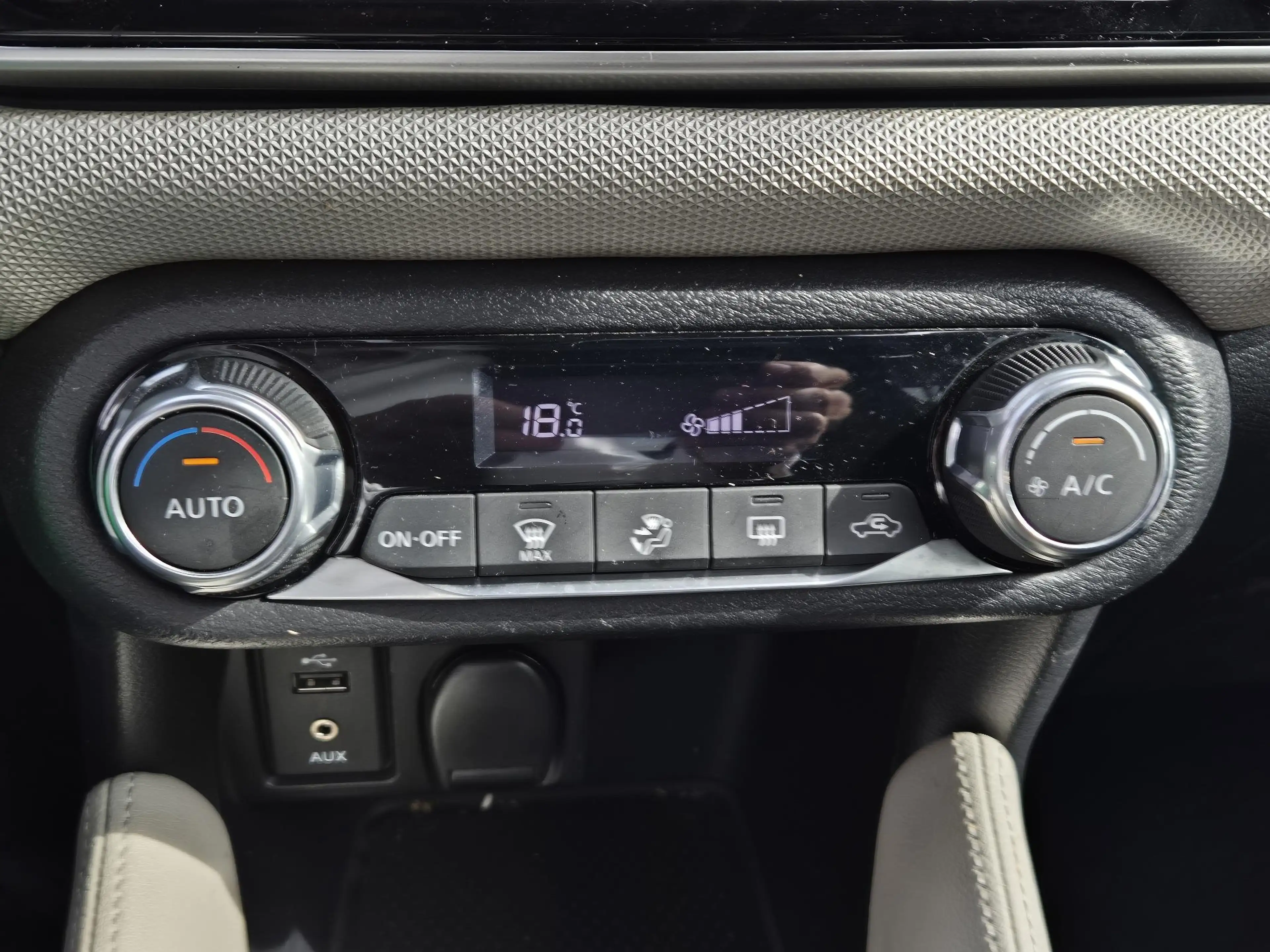 Nissan Micra 0.9 IG-T N-Connecta | Navigatie | All-season bande — photo 13