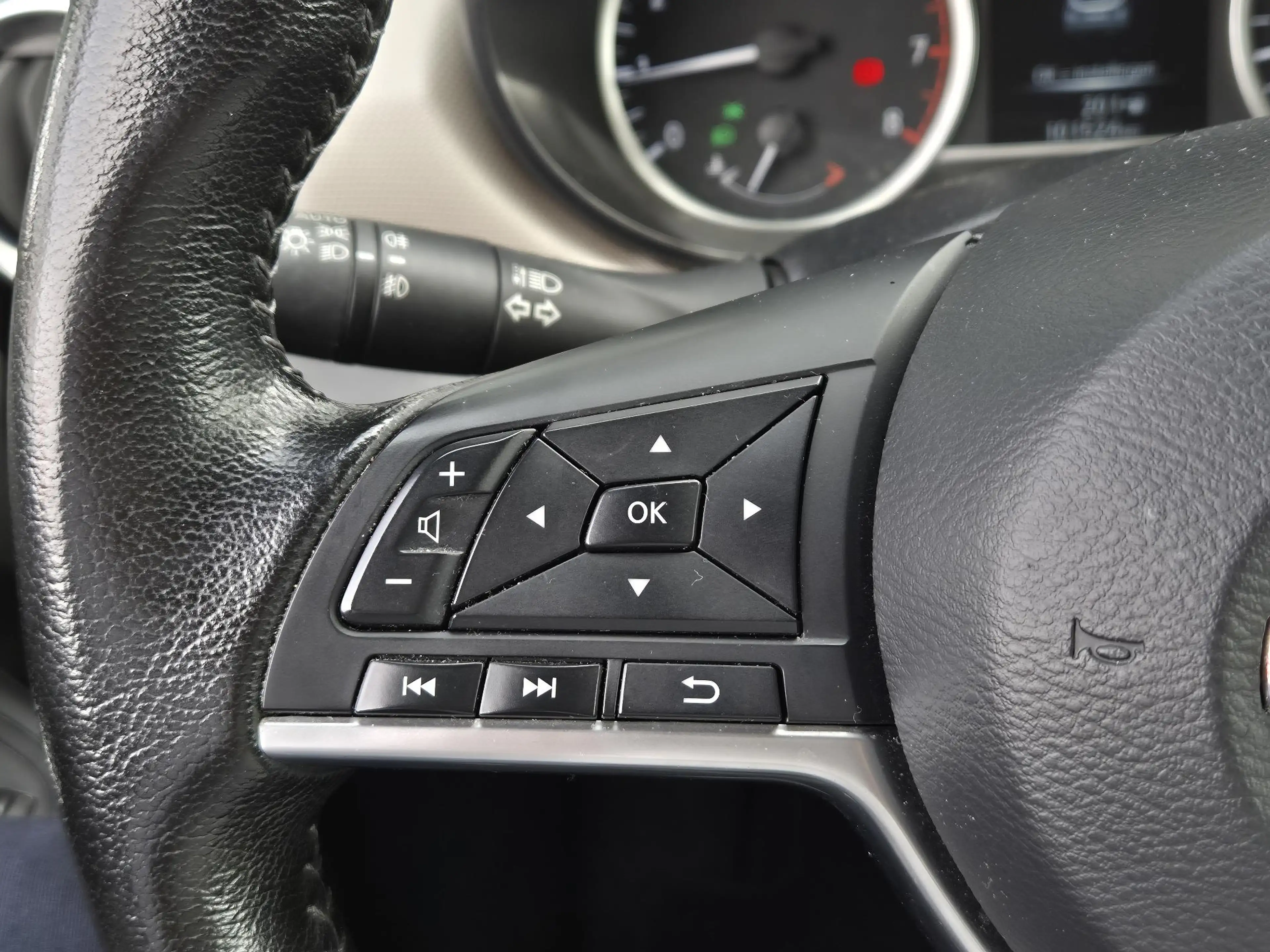 Nissan Micra 0.9 IG-T N-Connecta | Navigatie | All-season bande — photo 20