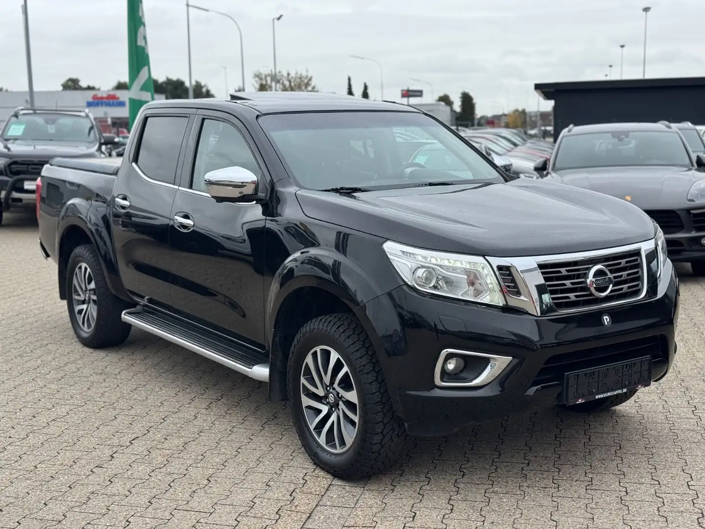 Nissan Navara NP300 Tekna Double Cab 4x4 Schwarz - 2