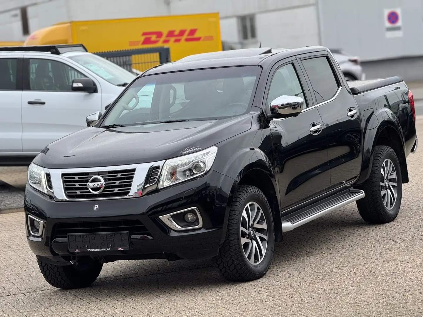 Nissan Navara NP300 Tekna Double Cab 4x4 Schwarz - 1