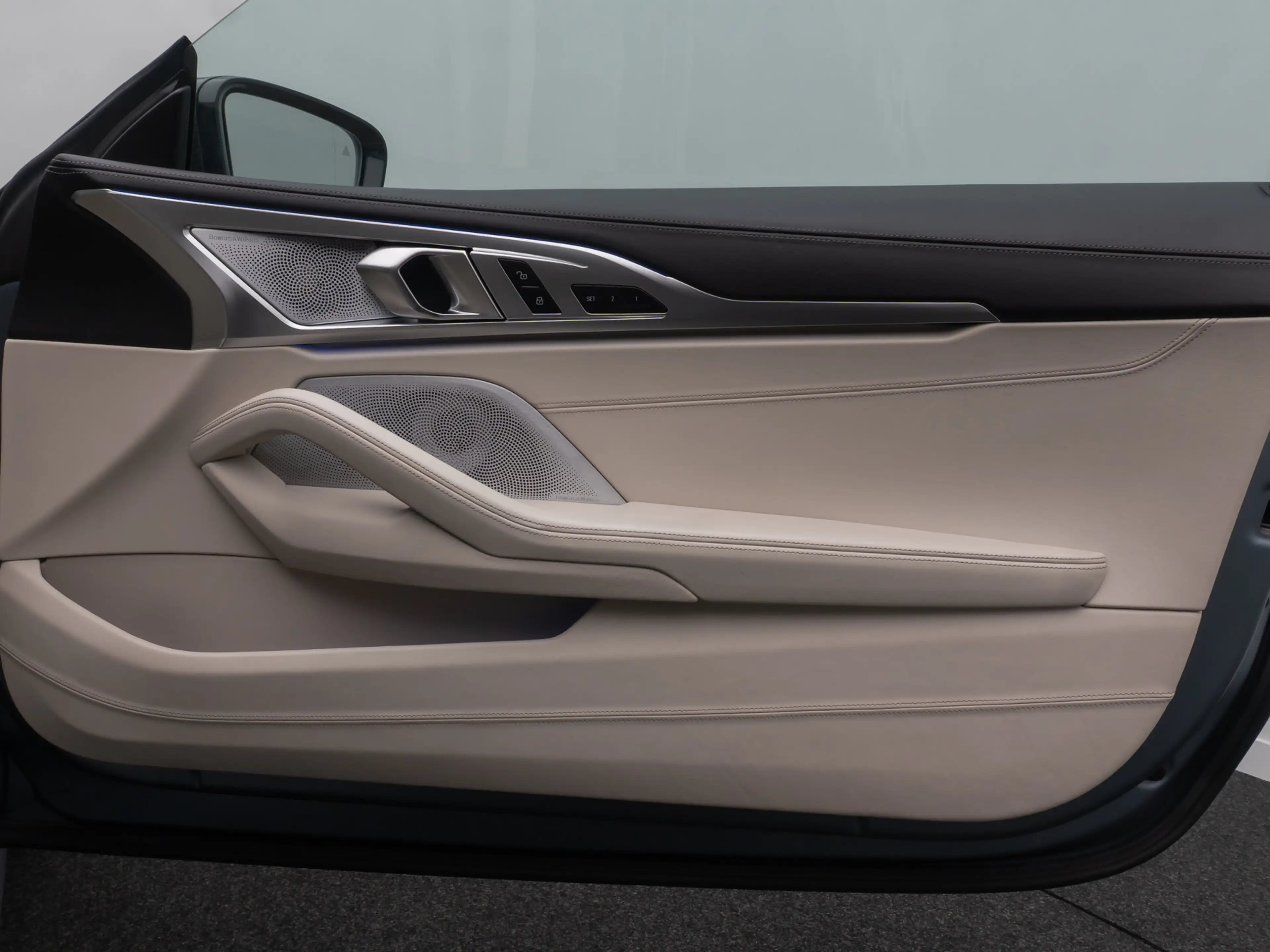 BMW 840 Cabrio Individual B&W SoftClos HUD VOLL — photo 27