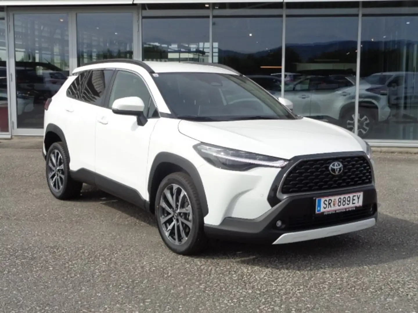 Toyota Corolla Cross 2,0 Hybrid Active Drive 2WD Wit - 1