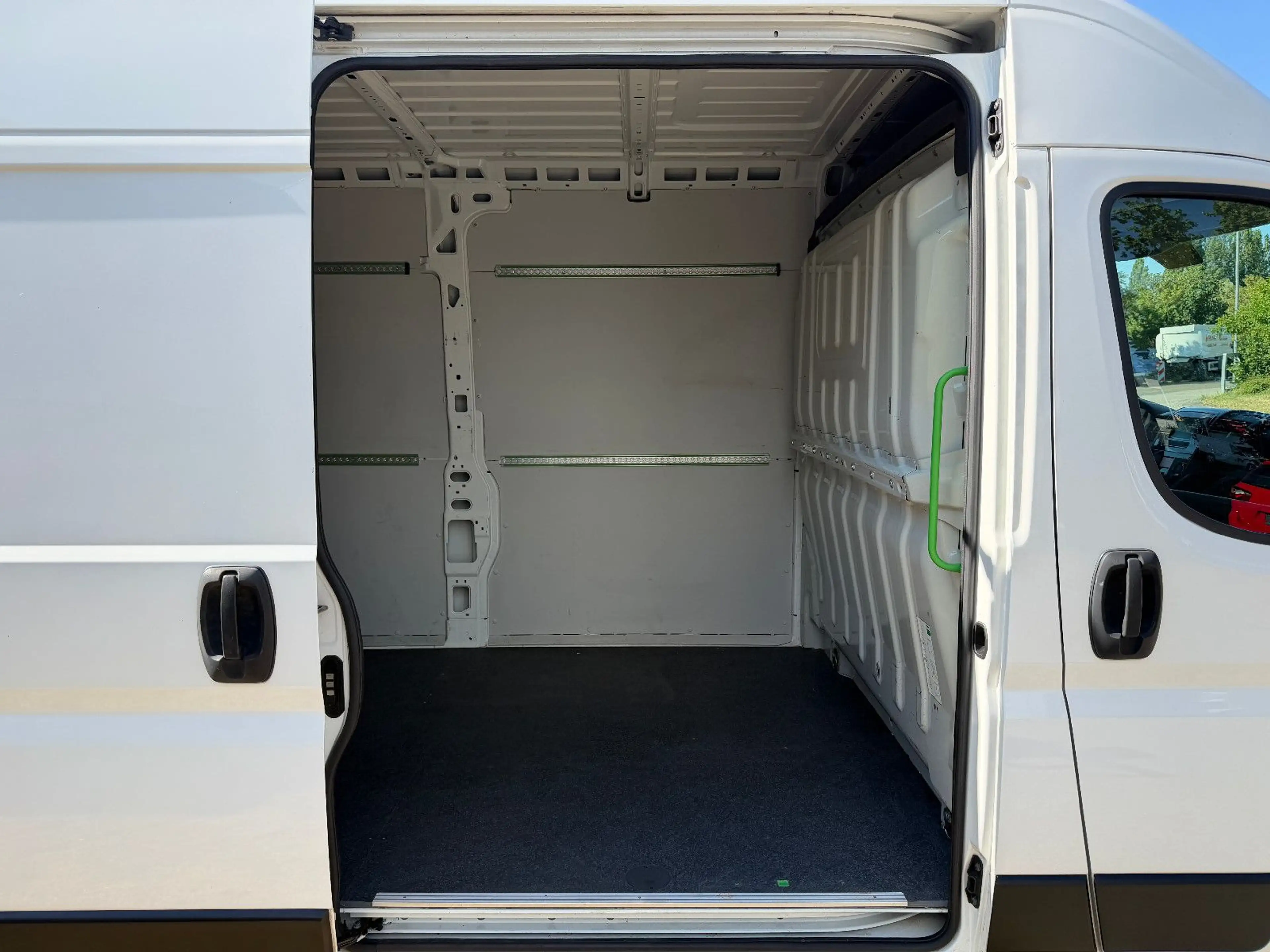 Peugeot Boxer Kasten Hochraum 335 L3H2 Pro BlueHDi 140 S — photo 12