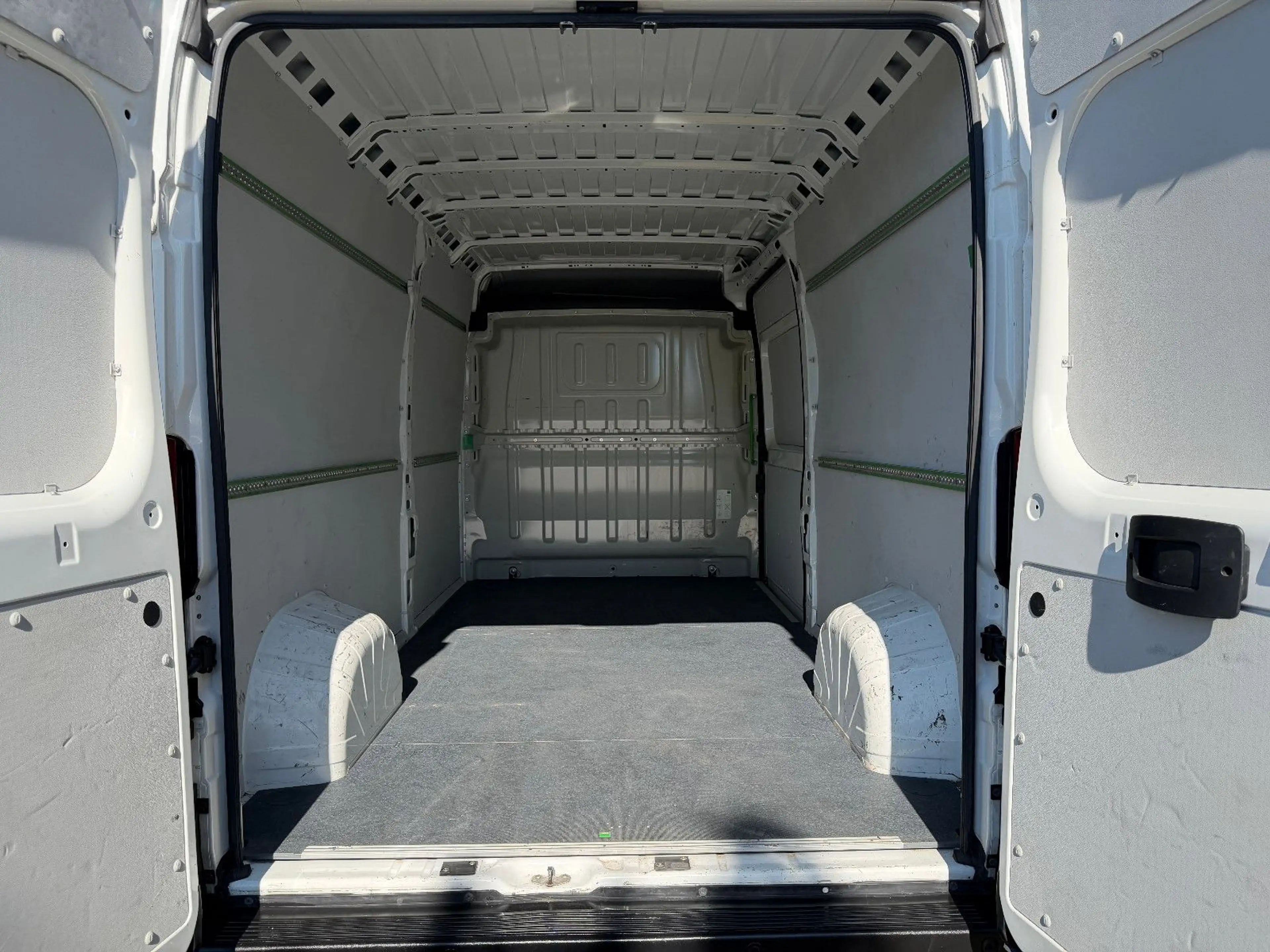 Peugeot Boxer Kasten Hochraum 335 L3H2 Pro BlueHDi 140 S — photo 8