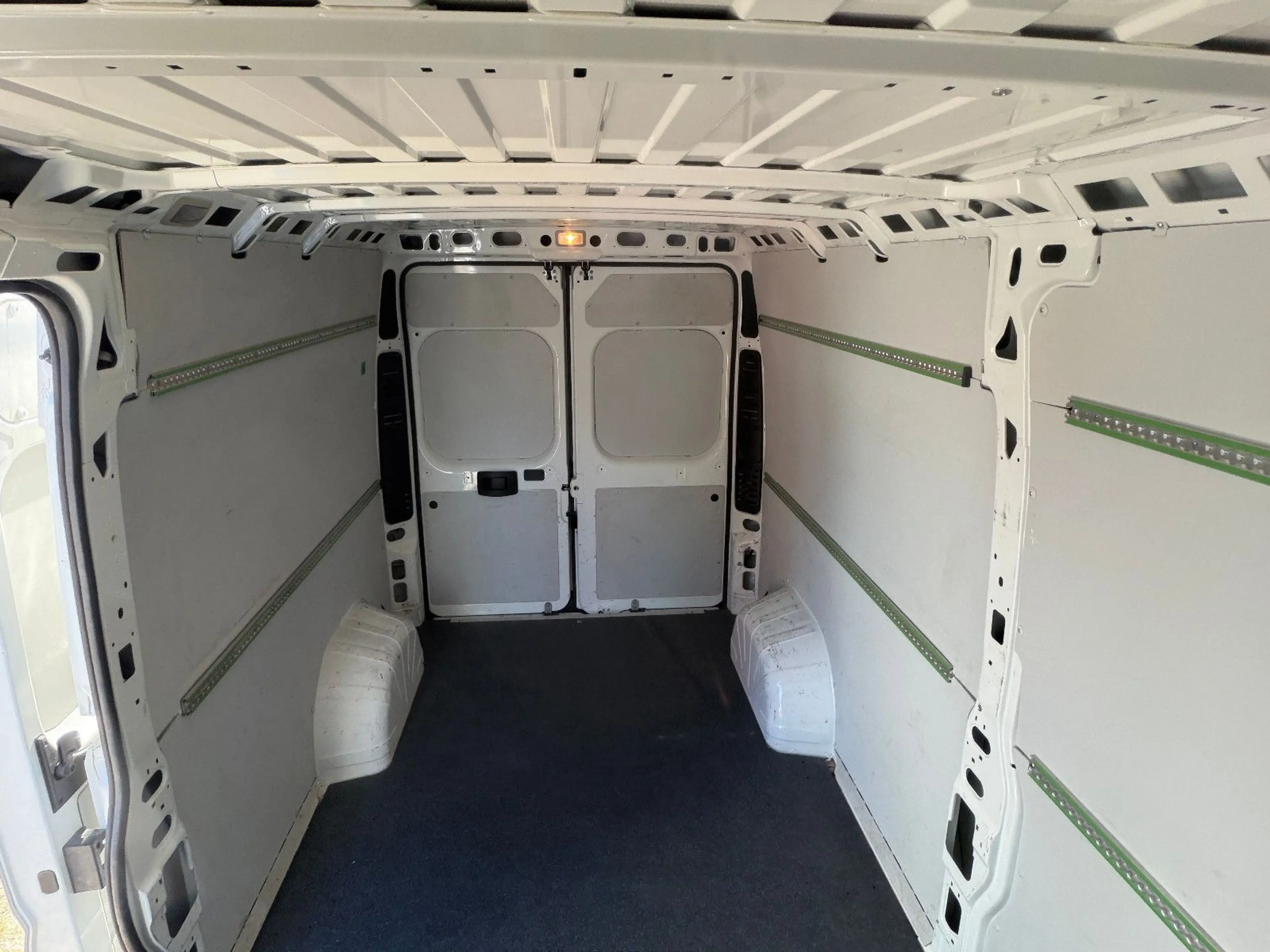 Peugeot Boxer Kasten Hochraum 335 L3H2 Pro BlueHDi 140 S — photo 13