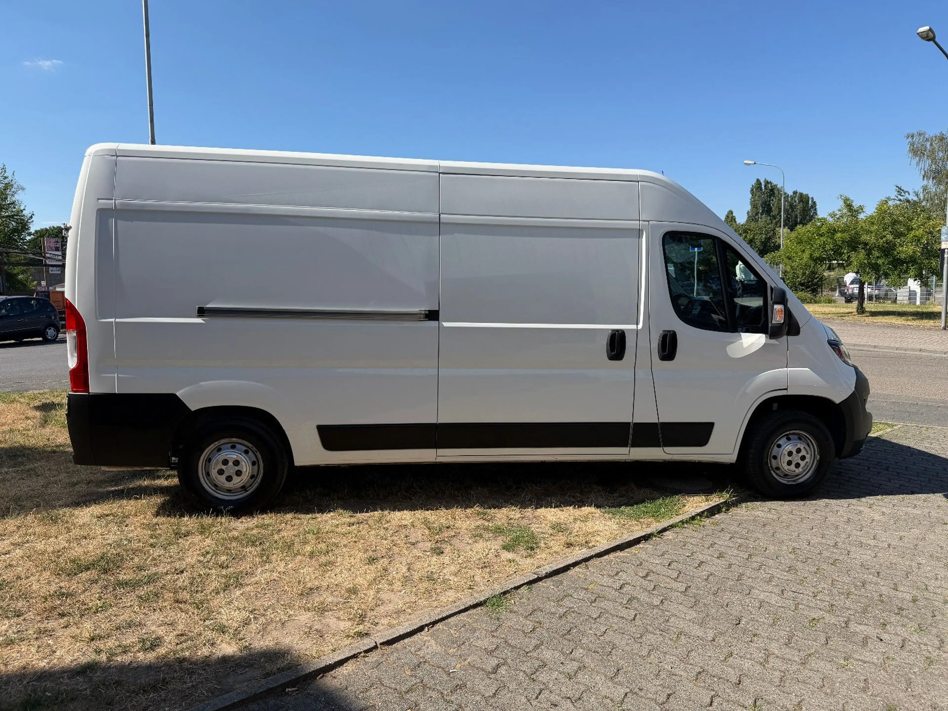 Peugeot Boxer Kasten Hochraum 335 L3H2 Pro BlueHDi 140 S — photo 4