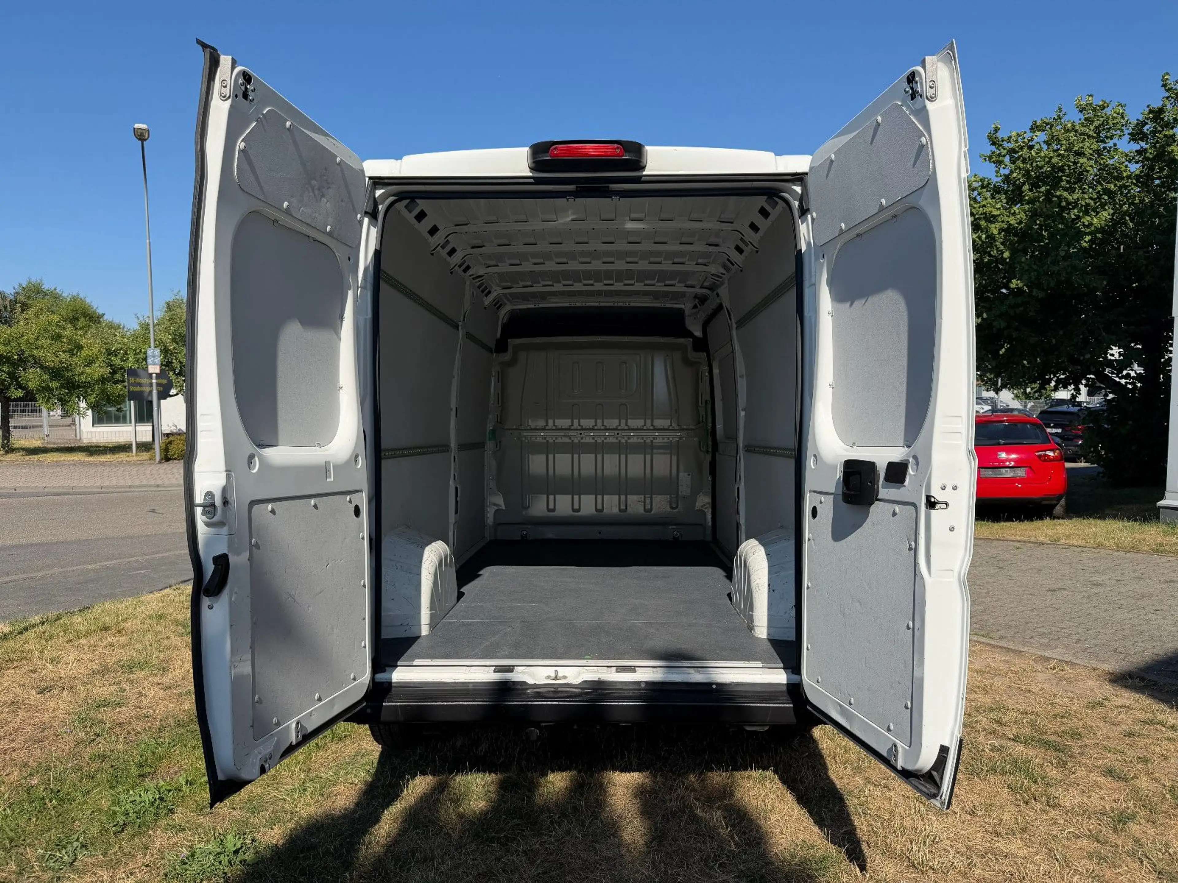 Peugeot Boxer Kasten Hochraum 335 L3H2 Pro BlueHDi 140 S — photo 7