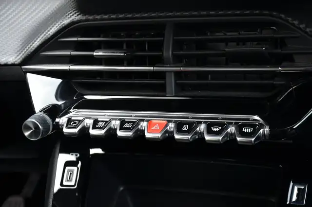 Peugeot 208 view 15
