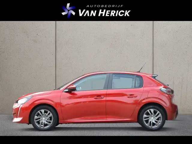 Peugeot 208 view 2