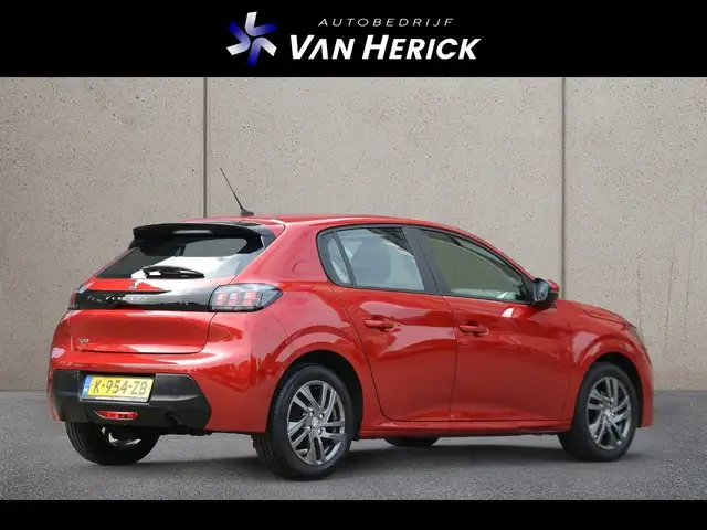 Peugeot 208 view 4