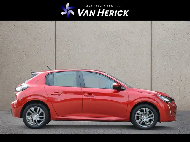 Peugeot 208 view 3