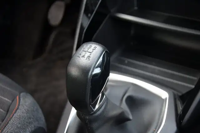 Peugeot 208 view 16