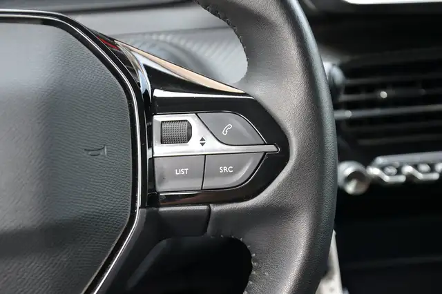 Peugeot 208 view 18