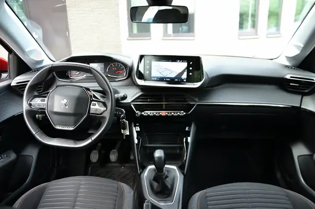 Peugeot 208 view 8
