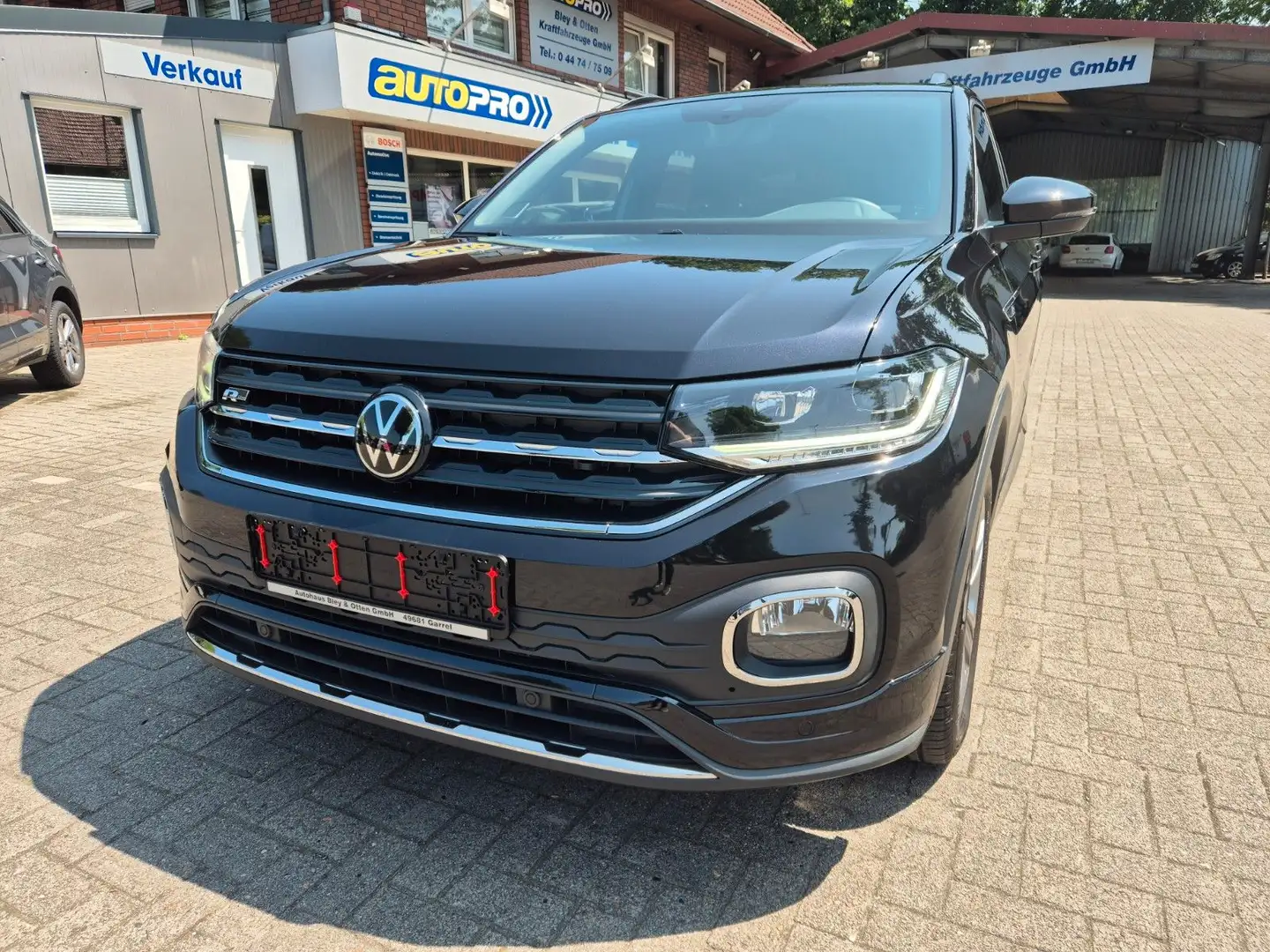 Volkswagen T-Cross R-LINE 1.5 TSI DSG, NAVI, LED, RFK, ACC Negro - 2