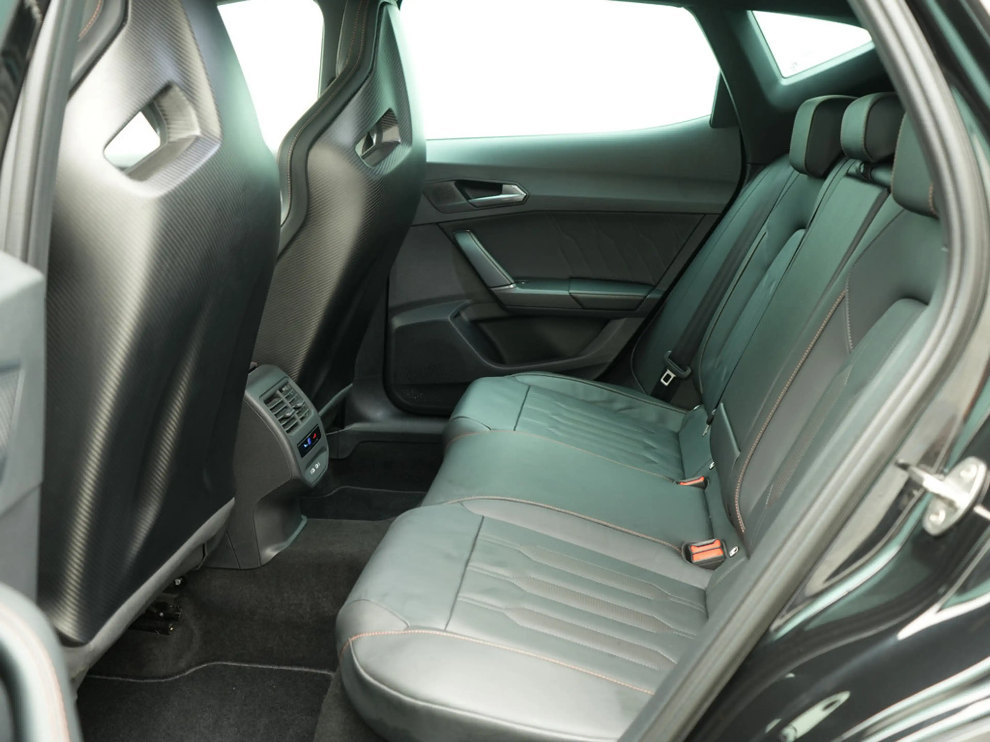CUPRA Formentor VZ5 MATRIX DCC 360° ACC LEDER KAM — photo 13