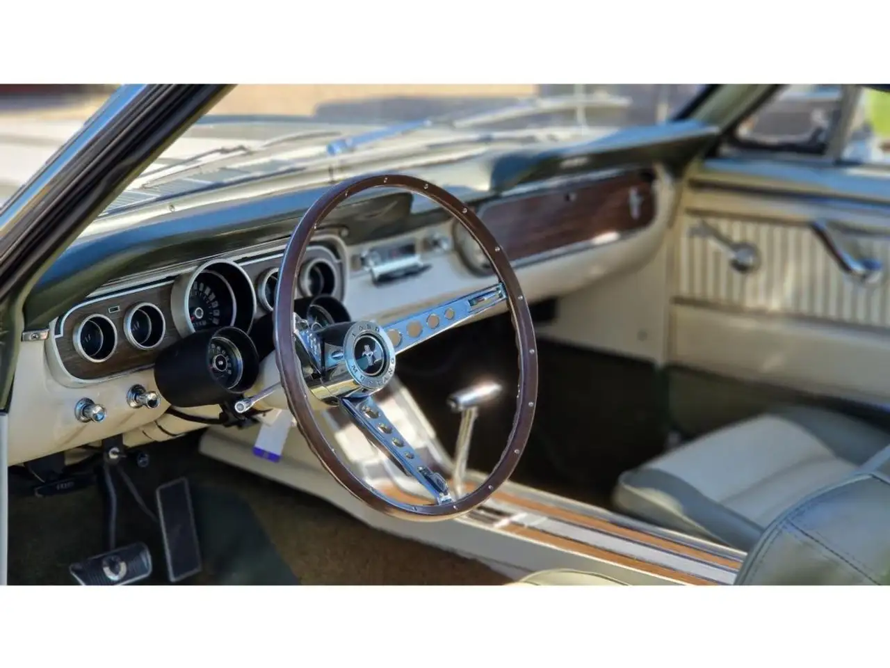 Ford Mustang 289 CI V8 CHAMPAGNE 1965, foto 4