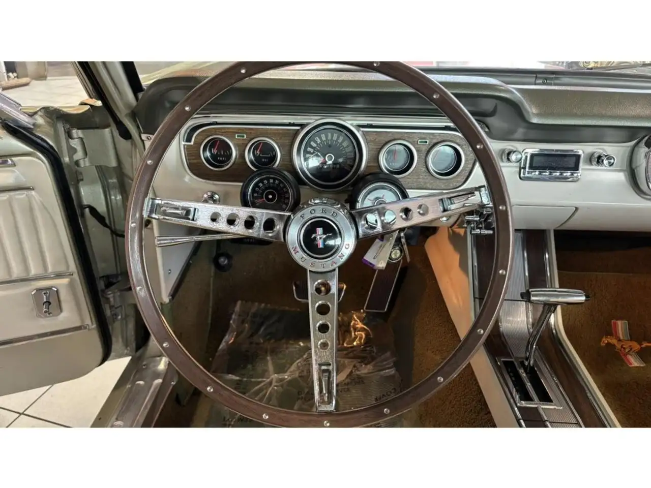 Ford Mustang 289 CI V8 CHAMPAGNE 1965, foto 10