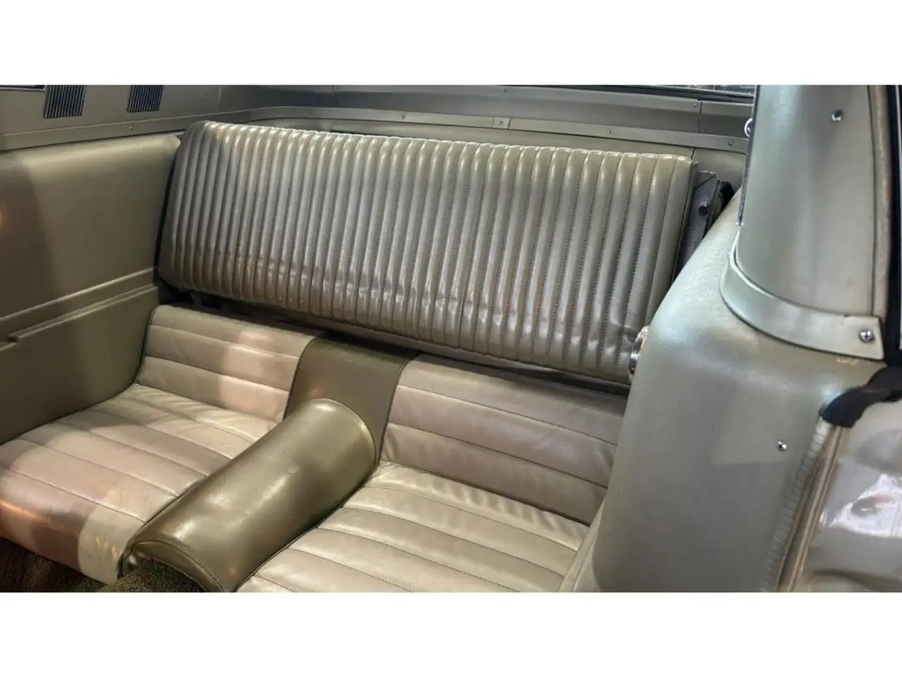 Ford Mustang 289 CI V8 CHAMPAGNE 1965, foto 8