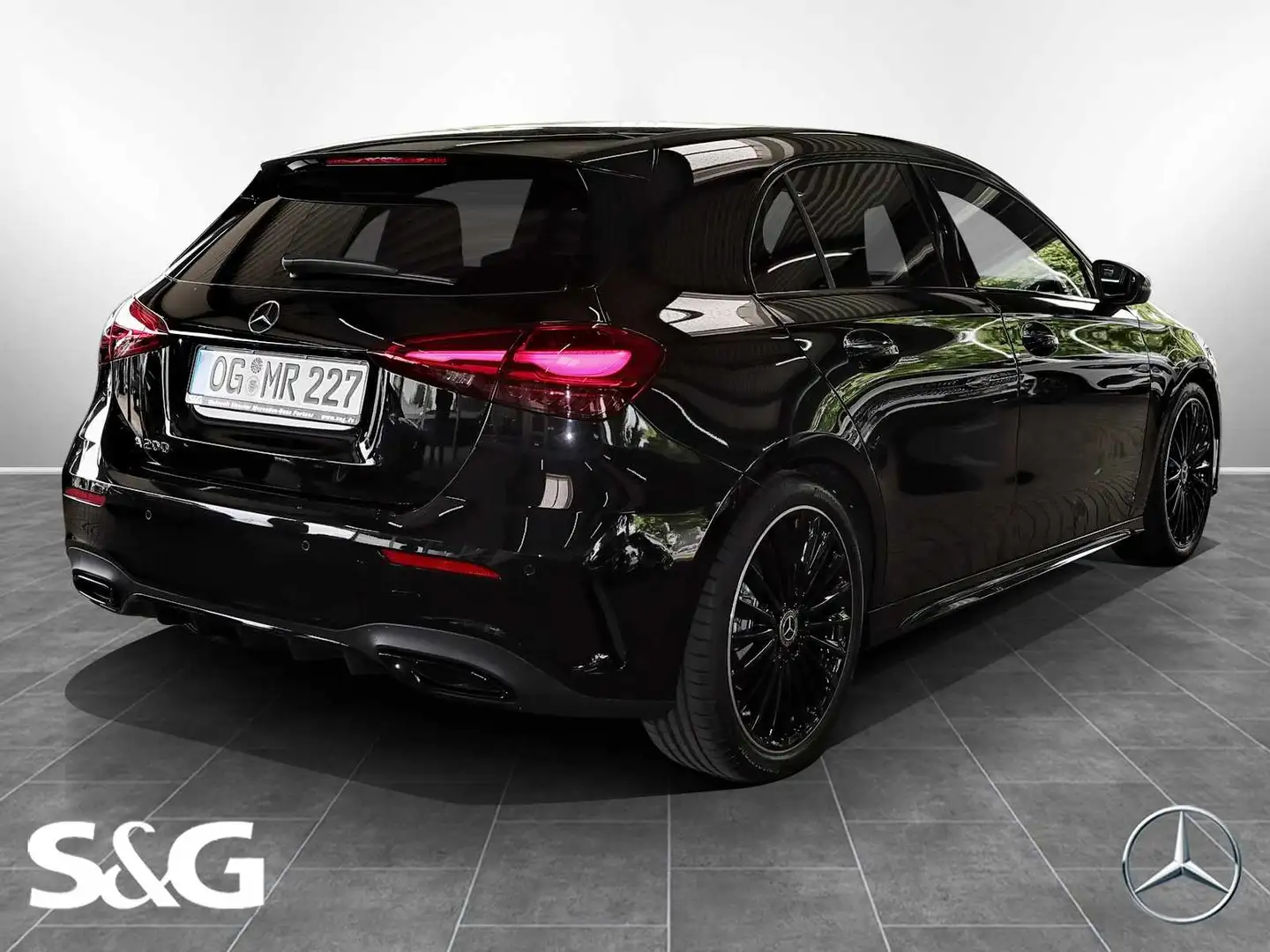Mercedes-Benz A 200 AMG MBUX+RüKam+LED+Pano+HuD+Night+Distroni Zwart - 2