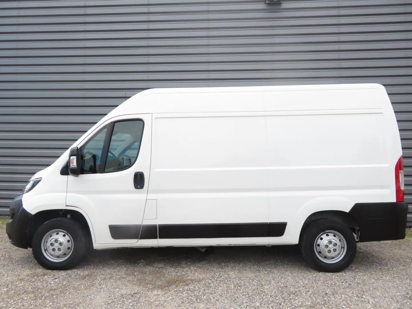 Peugeot Boxer Boxer Asphalt 333 L2H2 2.2 BlueHDi S\u0026S - 140  Blanc - 2