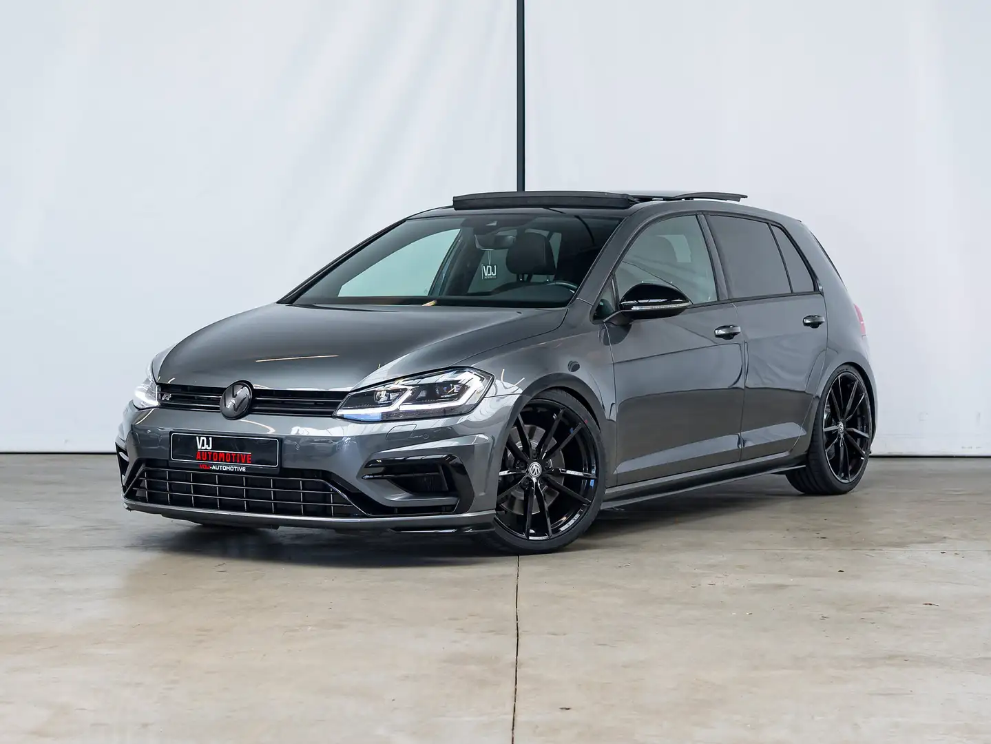 Volkswagen Golf R GARANTIE | PANO | CAMERA | DUAL LED | VIRTUAL Grijs - 1