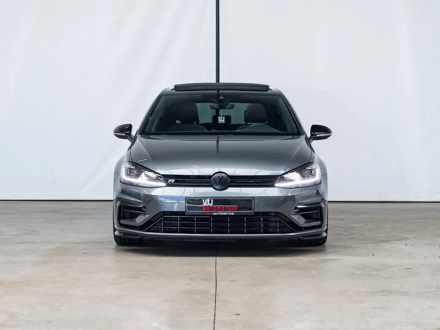 Volkswagen Golf R GARANTIE | PANO | CAMERA | DUAL LED | VIRTUAL Grijs - 2