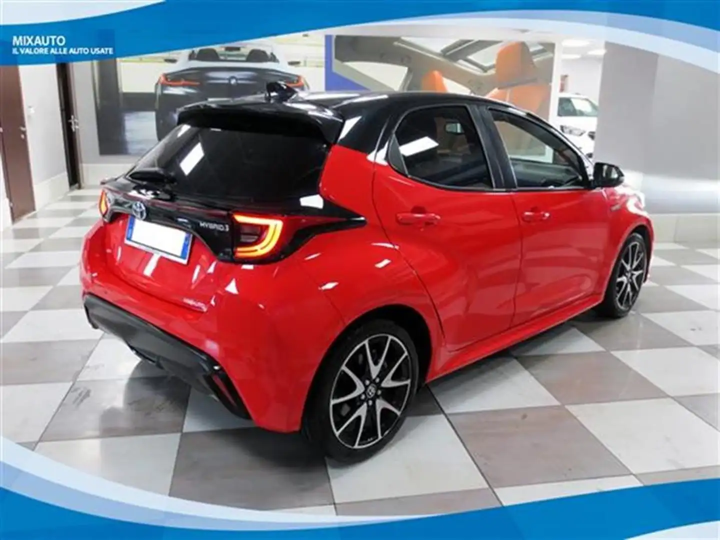Toyota Yaris Hybrid 1.5 5 Porte Premiere AUT EU6 Rosso - 2