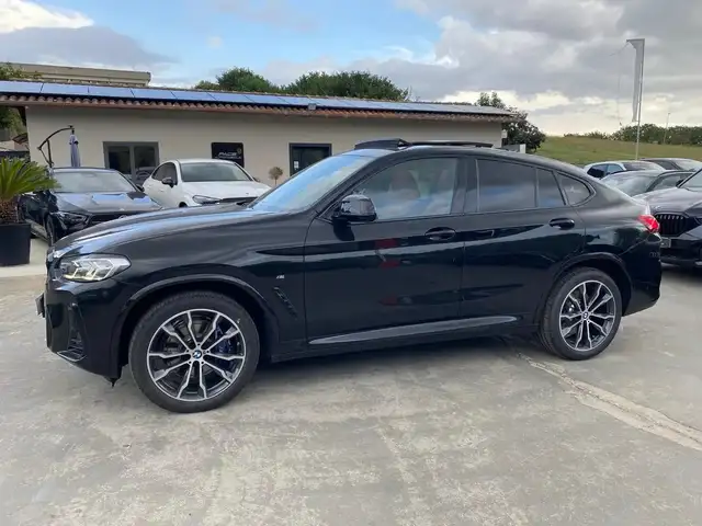 BMW X4 view 10