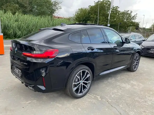 BMW X4 view 13