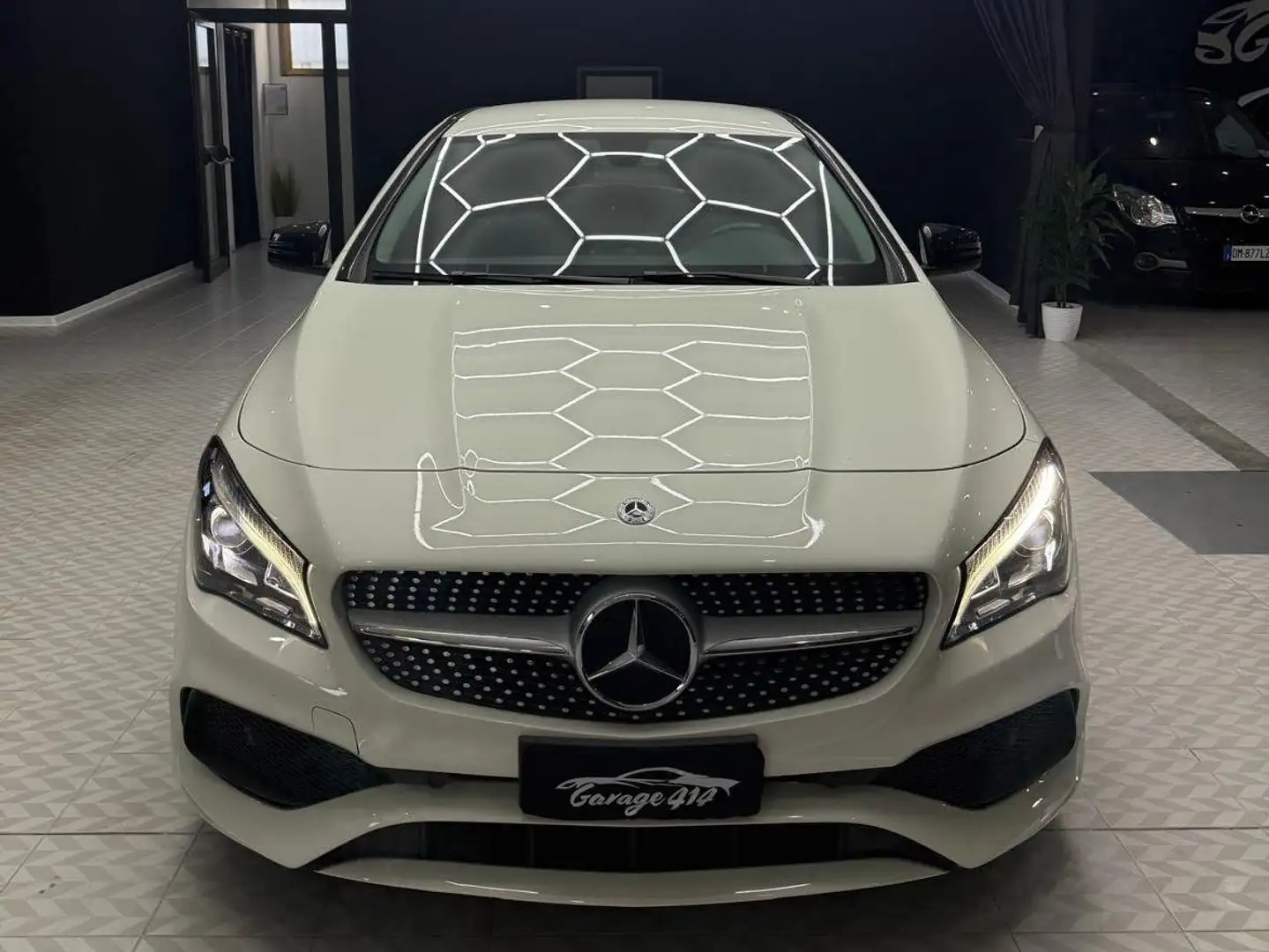 Mercedes-Benz CLA 220 CLA Shooting Brake d Premium 4matic AMG Weiß - 2