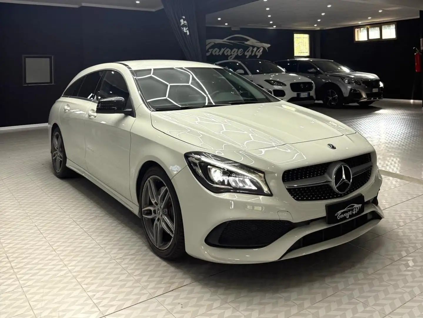 Mercedes-Benz CLA 220 CLA Shooting Brake d Premium 4matic AMG Weiß - 1