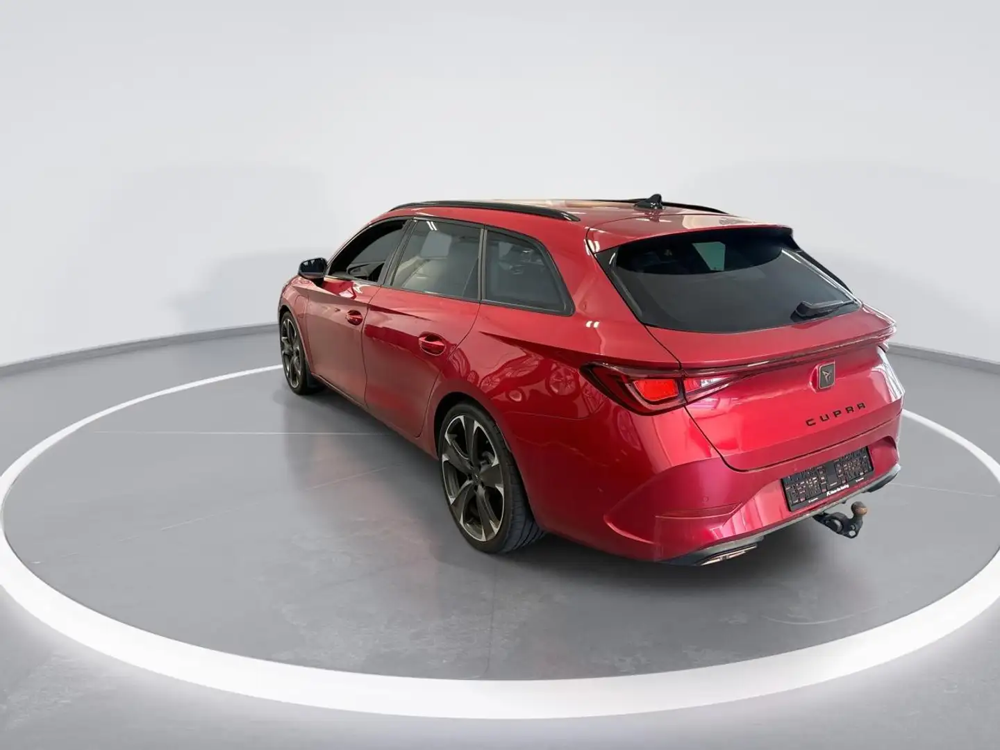 CUPRA Leon Sportstourer 1.4 245pk DSG e-Hybrid VZ Performance Rood - 2
