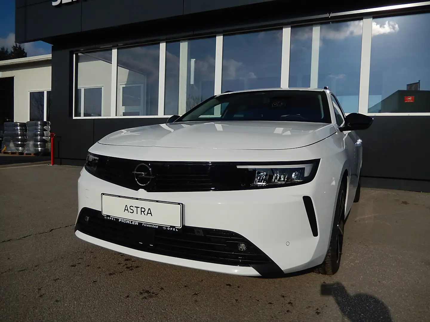 Opel Astra ST 1,2 Turbo Edition Weiß - 1