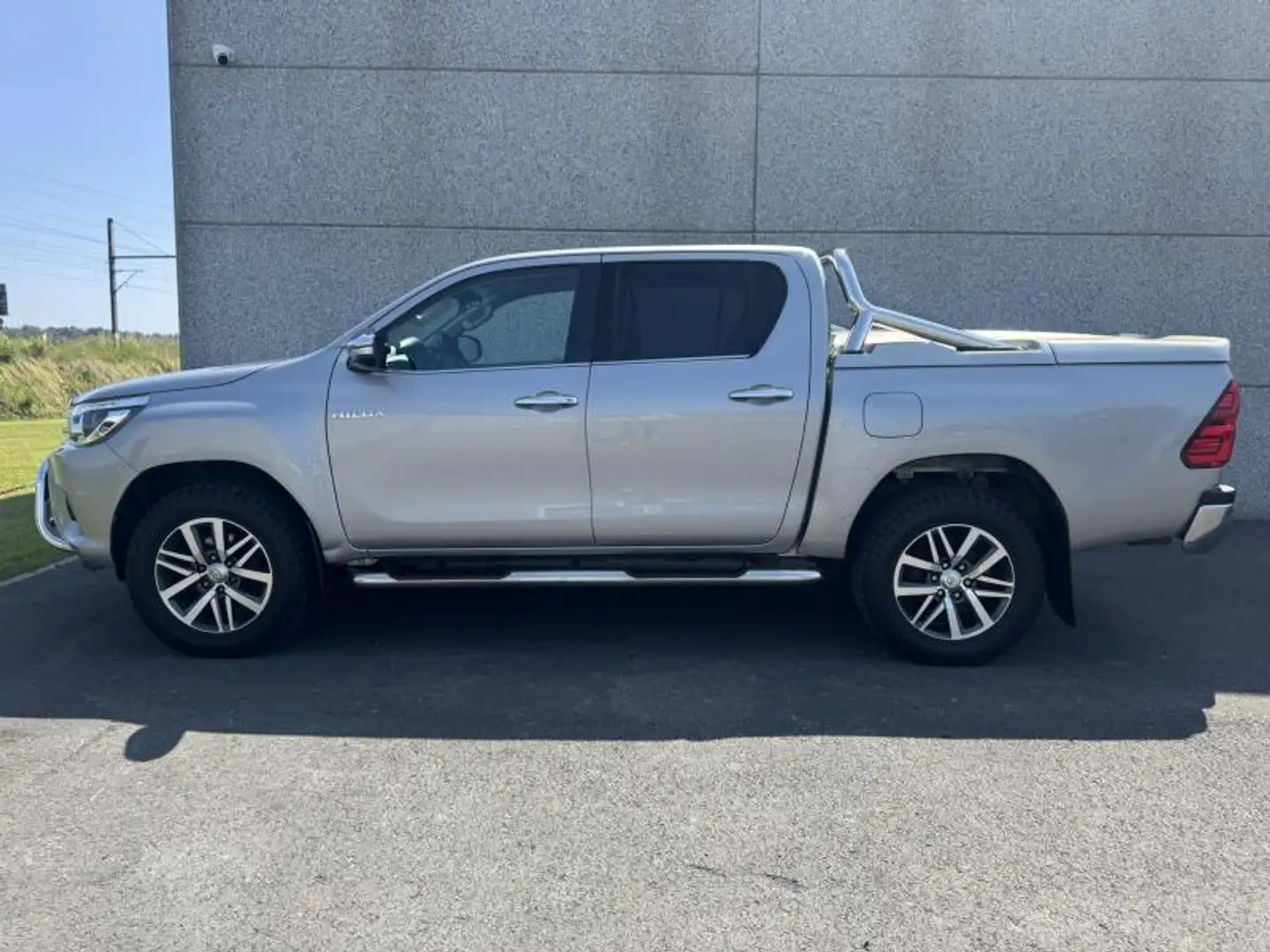 Toyota Hilux Double Cab 2.4 D-4D 6AT Lounge Zilver - 2