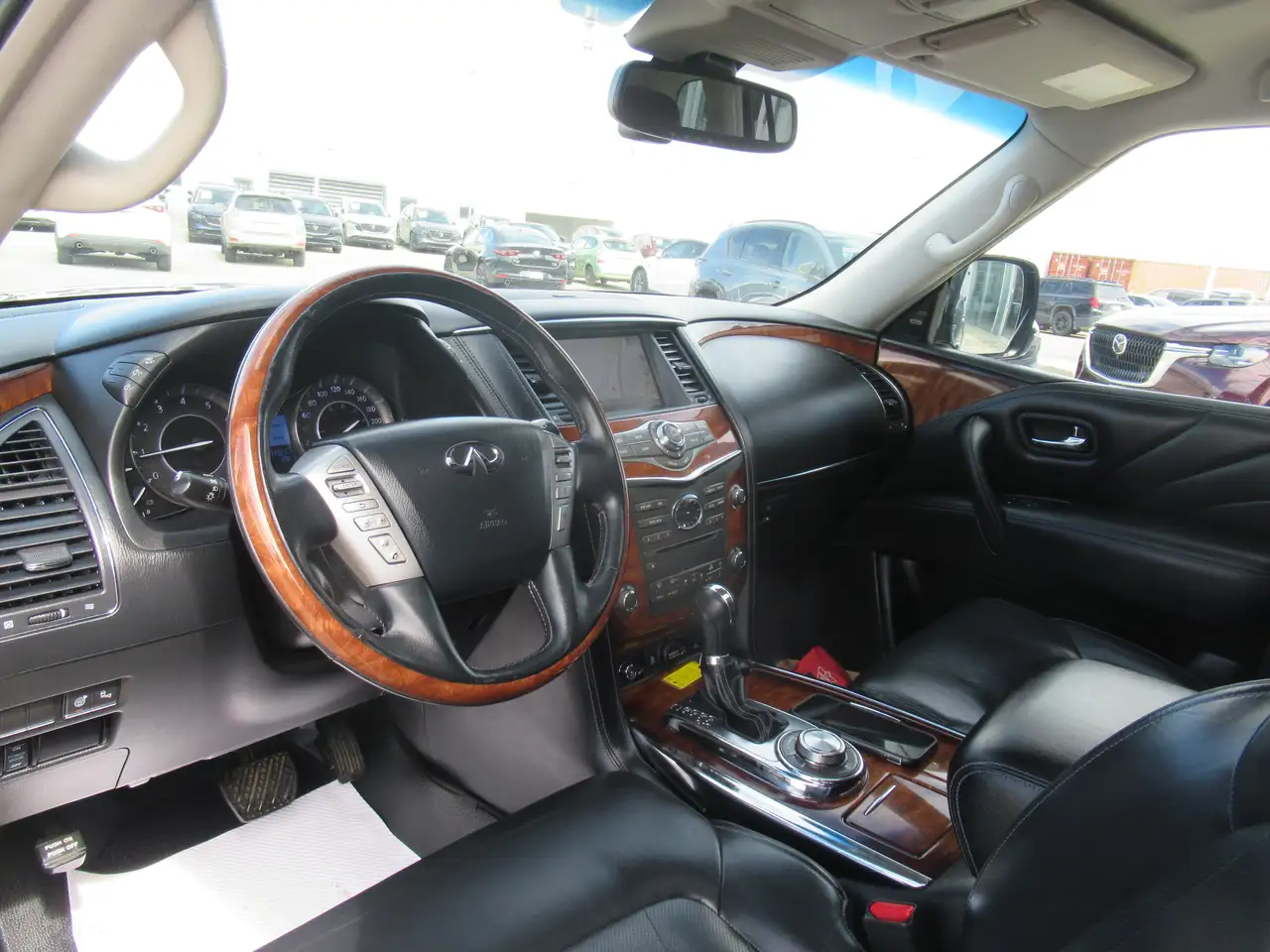 Infiniti QX80 fotografie Infiniti QX80