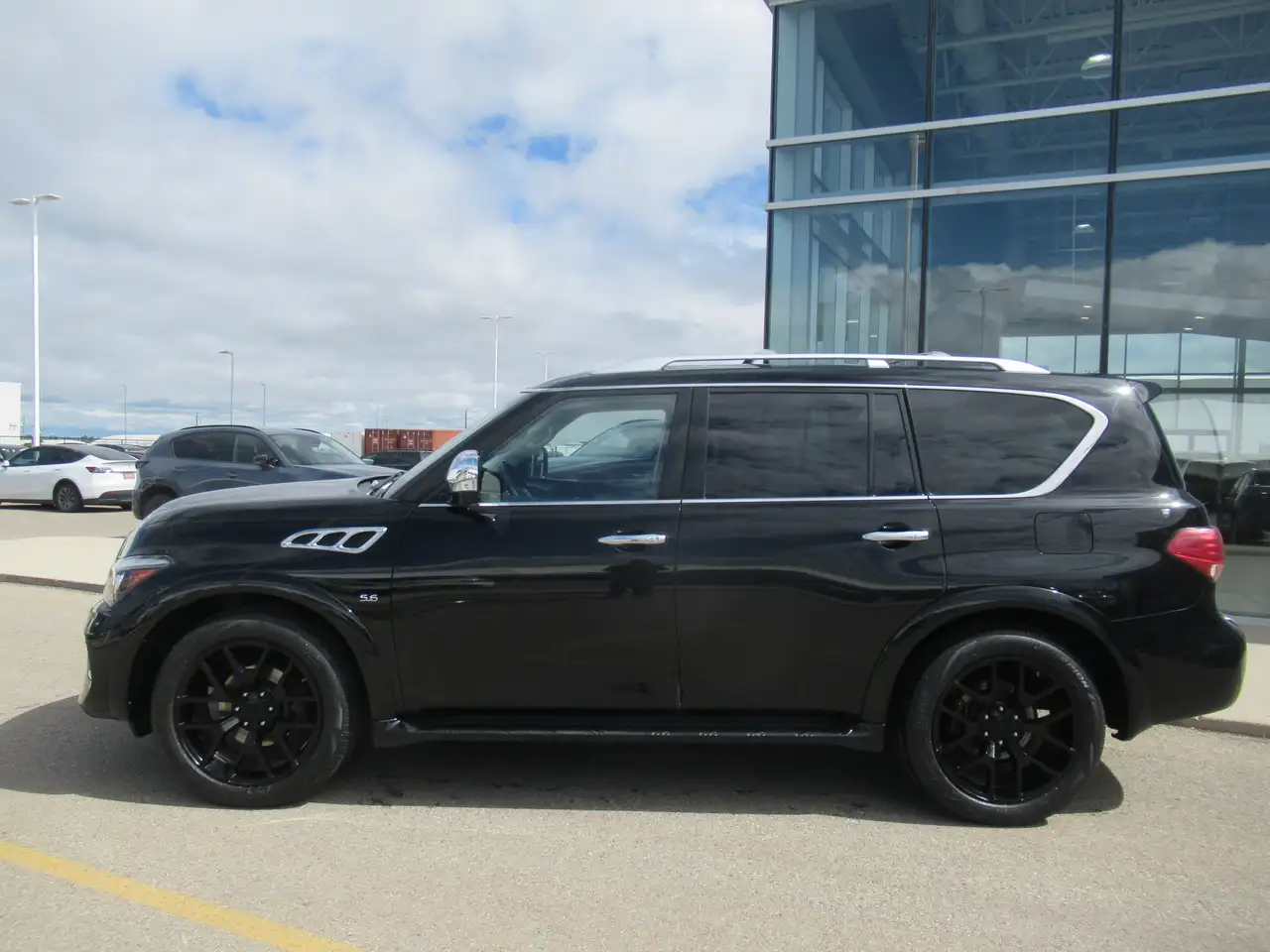 Infiniti QX80 fotografie Infiniti QX80