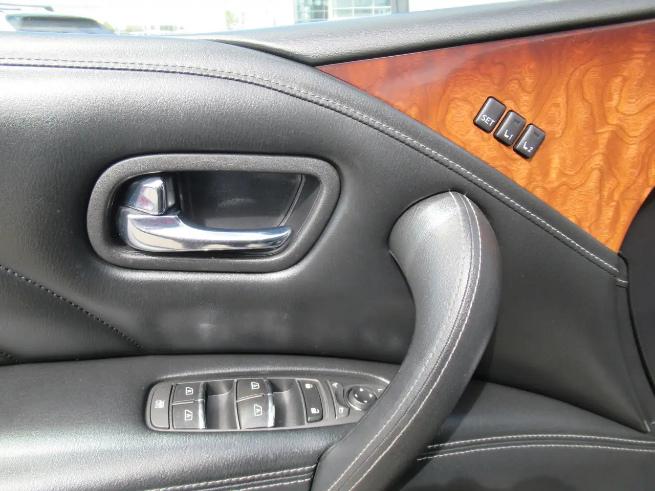 Infiniti QX80 fotografie Infiniti QX80