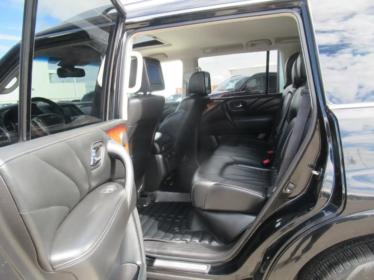 Infiniti QX80 fotografie Infiniti QX80